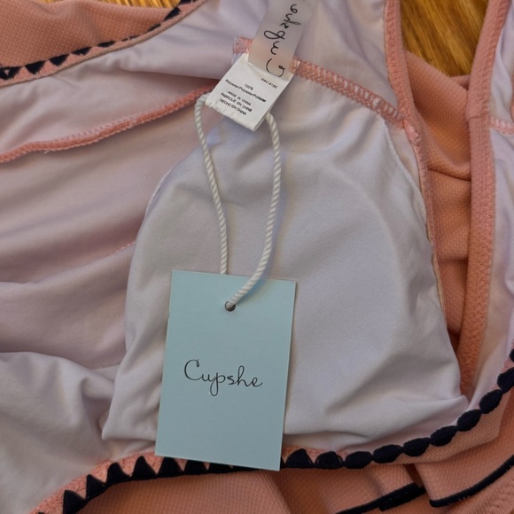 NWT Cupshe Coral Ruffled One Piece Swimsuit Size Medium - Picture 9 of 12